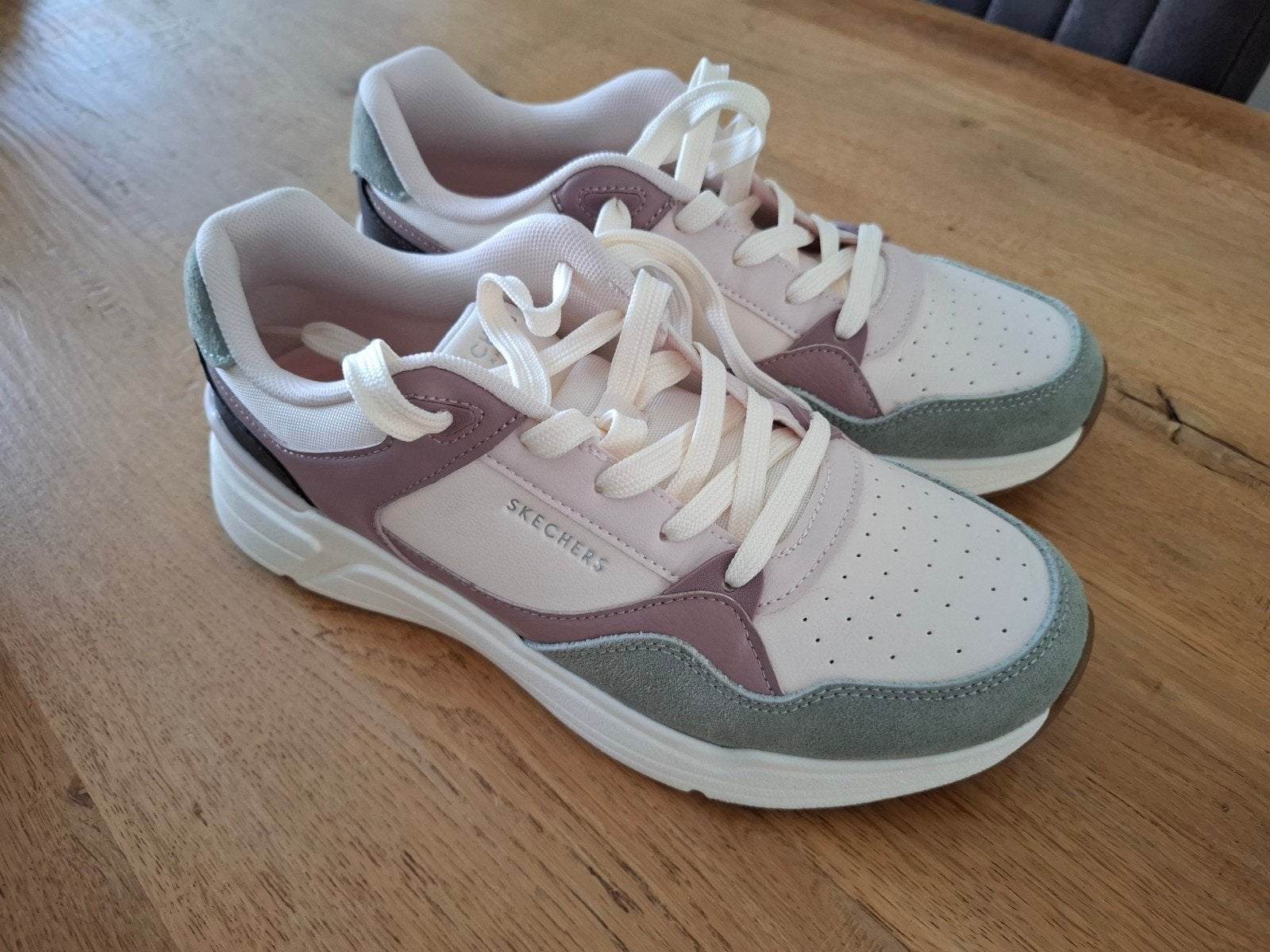 Gloednieuwe Skechers mt 40, Kleding | Dames, Schoenen, Skechers, Nieuw, Ophalen of Verzenden, Sneakers of Gympen