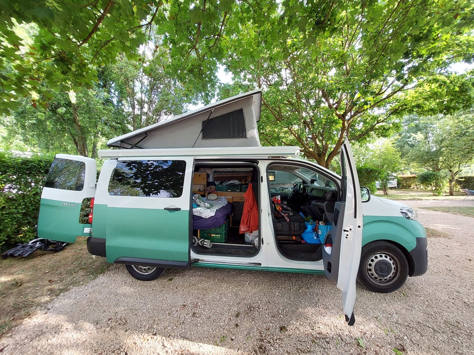 Te huur: Compacte camper met keukentje voor 4 personen, Caravans en Kamperen, Verhuur