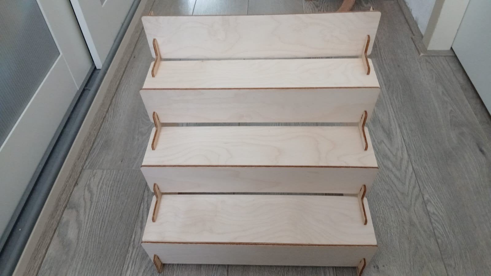 1. Houten display/ etagere standaard - 4 lagen, Ophalen of Verzenden, Zo goed als nieuw