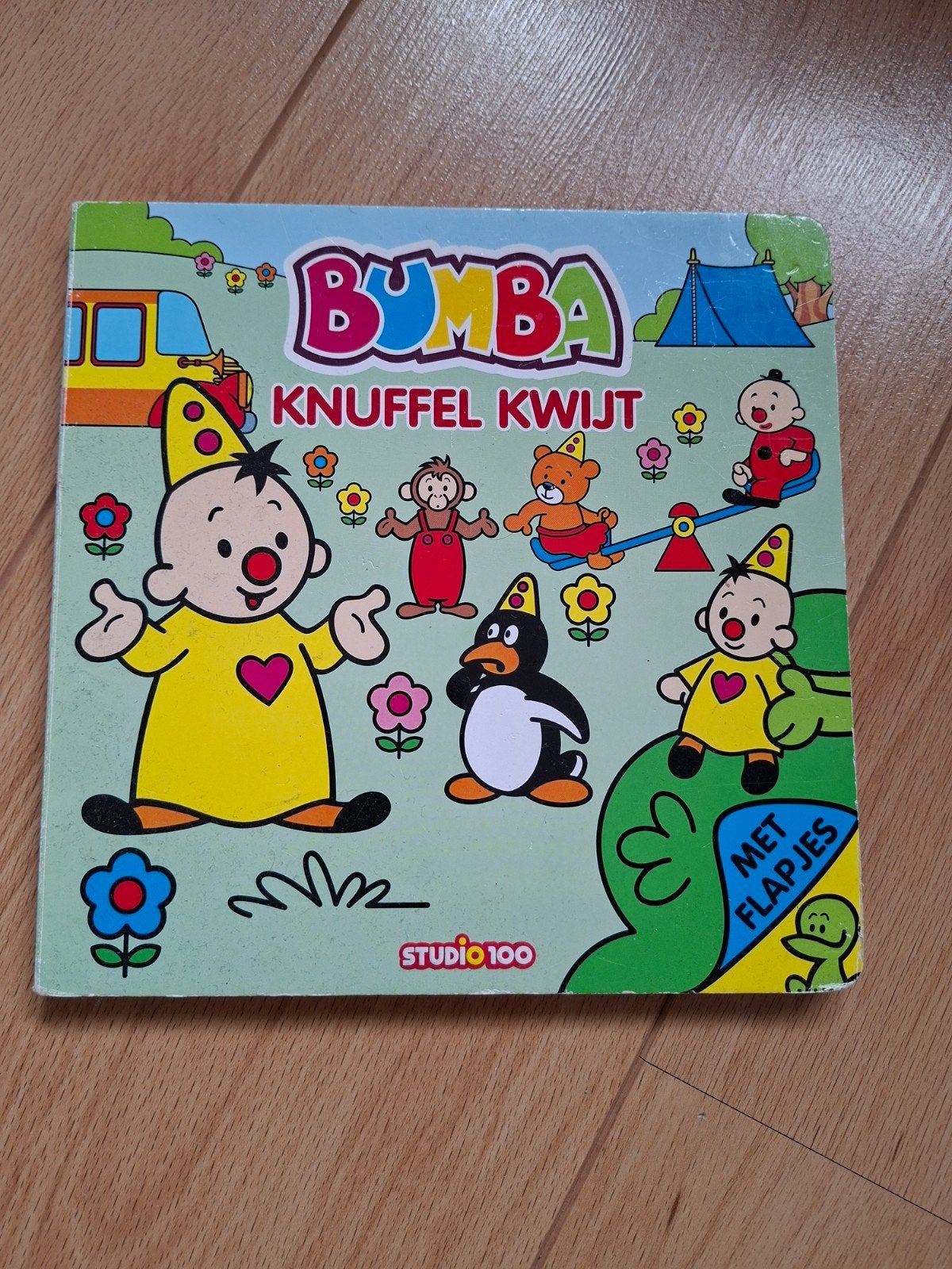 Bumba Knuffel Kwijt Flapjesboek, Boeken, Ophalen of Verzenden, Zo goed als nieuw, Studio 100, Uitklap-, Voel- of Ontdekboek