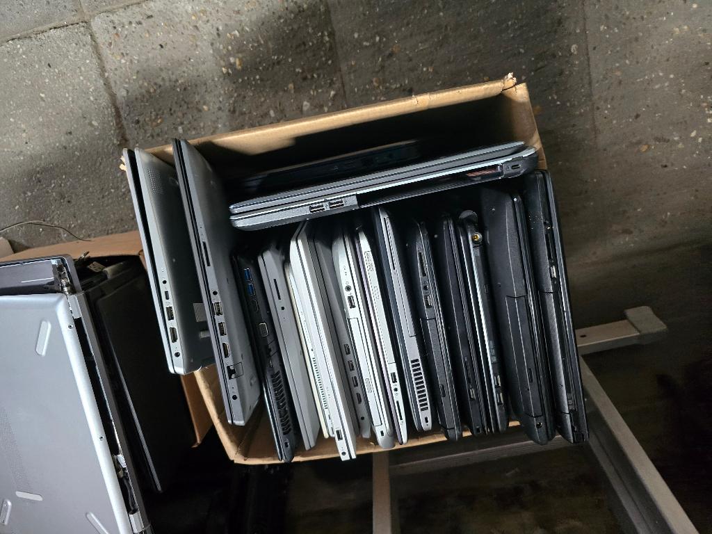 Defect laptops, Computers en Software, Windows Laptops, Ophalen, Met videokaart, 2 tot 3 Ghz, Niet werkend