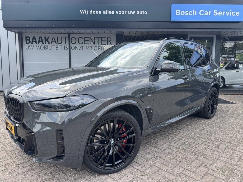 BMW X5 xDrive50e | Luchtvering | Panoramadak | Trekhaak | Ha, Gebruikt, 2395 kg, Bedrijf, Automatische klimaatregeling