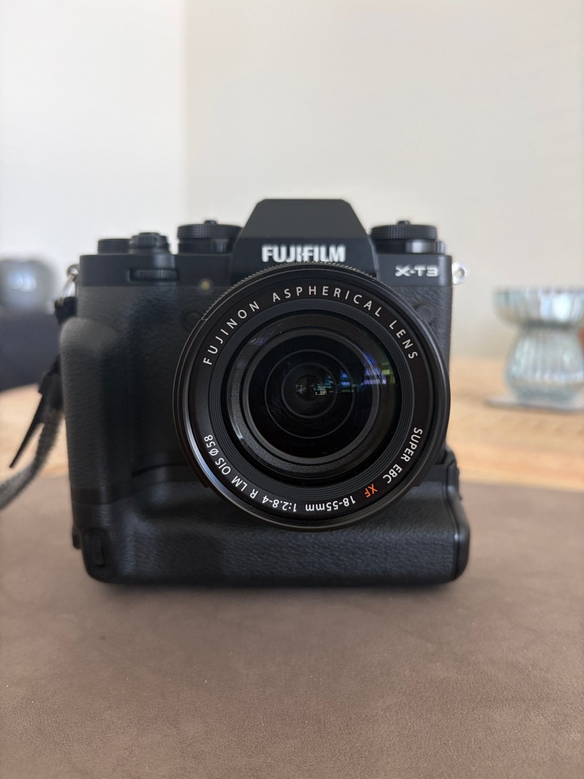 Fujifilm X-T3 zwart + XF 18-55mm + VG-XT3 grip —z.g.a.n. set, Ophalen of Verzenden, Zo goed als nieuw, Fujifilm, 26 megapixels