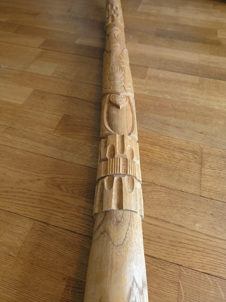 Houten Didgeridoo met mooie sound!! in #D. Met houtsnijwerk, Muziek en Instrumenten, Blaasinstrumenten | Didgeridoos, Ophalen of Verzenden