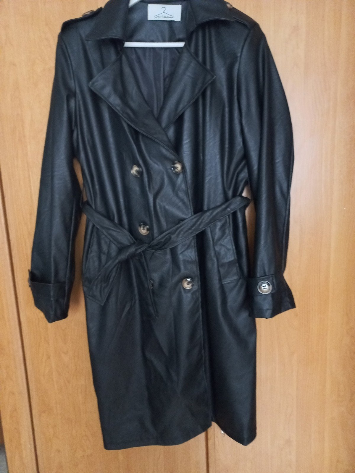 Nieuwe lange jas. Maat tot 110cm borst ., Kleding | Dames, Jassen | Zomer, Ophalen of Verzenden, Nieuw, Zwart