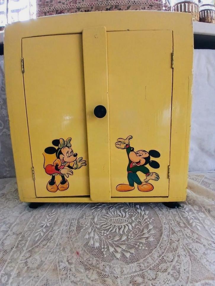 Vintage Disney poppen kledingkastje..., Verzenden