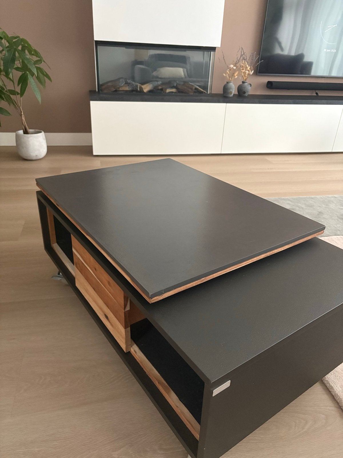 Salontafel met draaibaar blad en wieltjes, Huis en Inrichting, Gebruikt, 100 tot 150 cm, Overige houtsoorten, 50 tot 100 cm