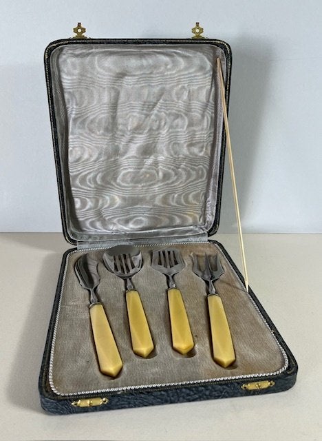 Franse cassette met vis, schaaldieren, hors-d' oeuvre bestek, Ophalen of Verzenden