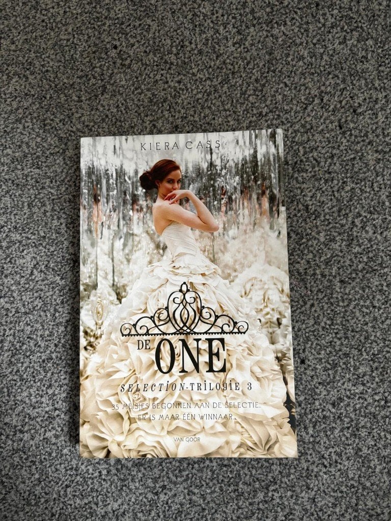 Boek: The One - Kiera Cass, Boeken, Ophalen of Verzenden, Zo goed als nieuw, Kiera Cass