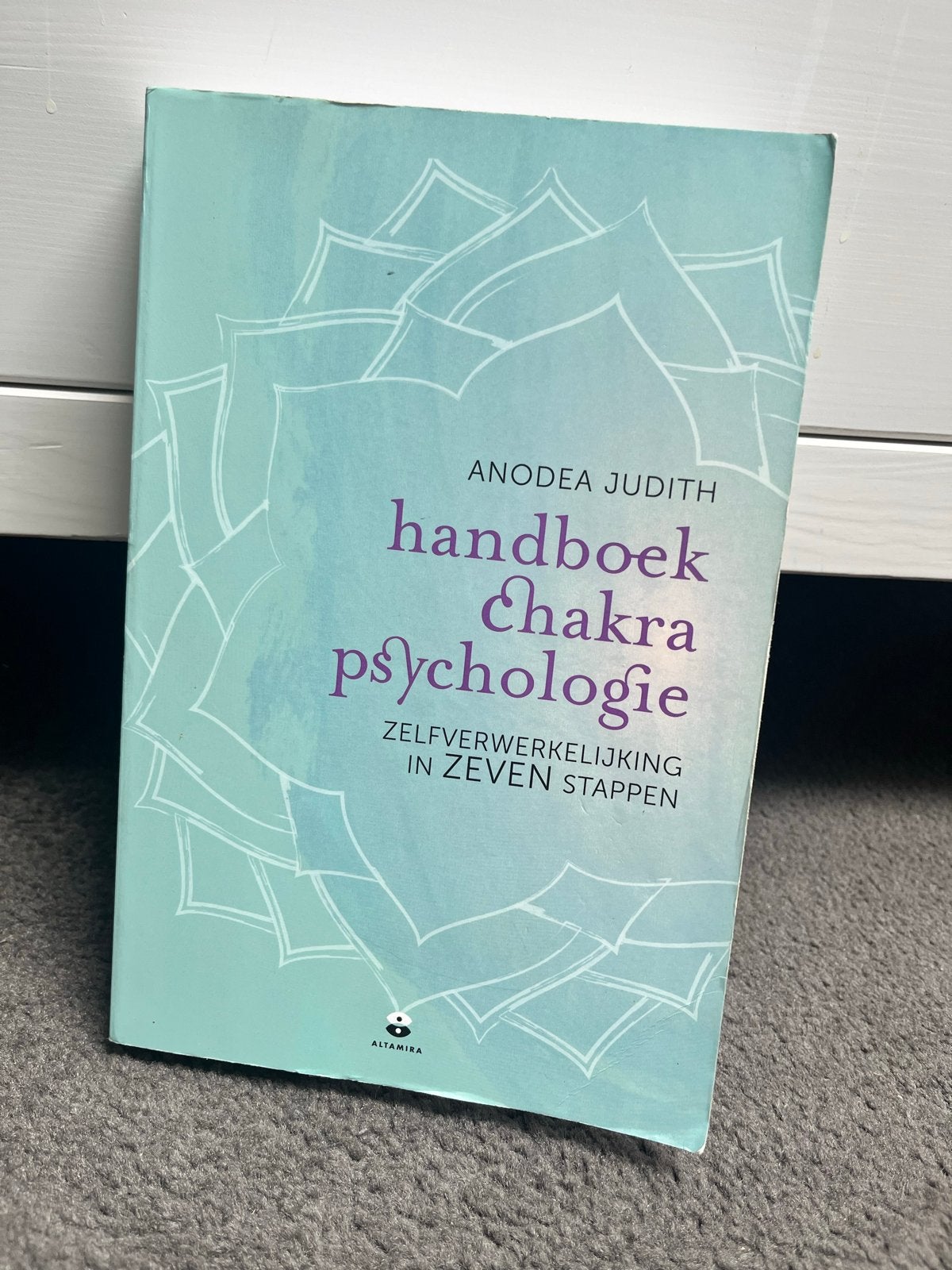 Handboek Chakra Psychologie - Anodea Judith, Boeken, Ophalen of Verzenden, Zo goed als nieuw, Spiritualiteit algemeen, Achtergrond en Informatie