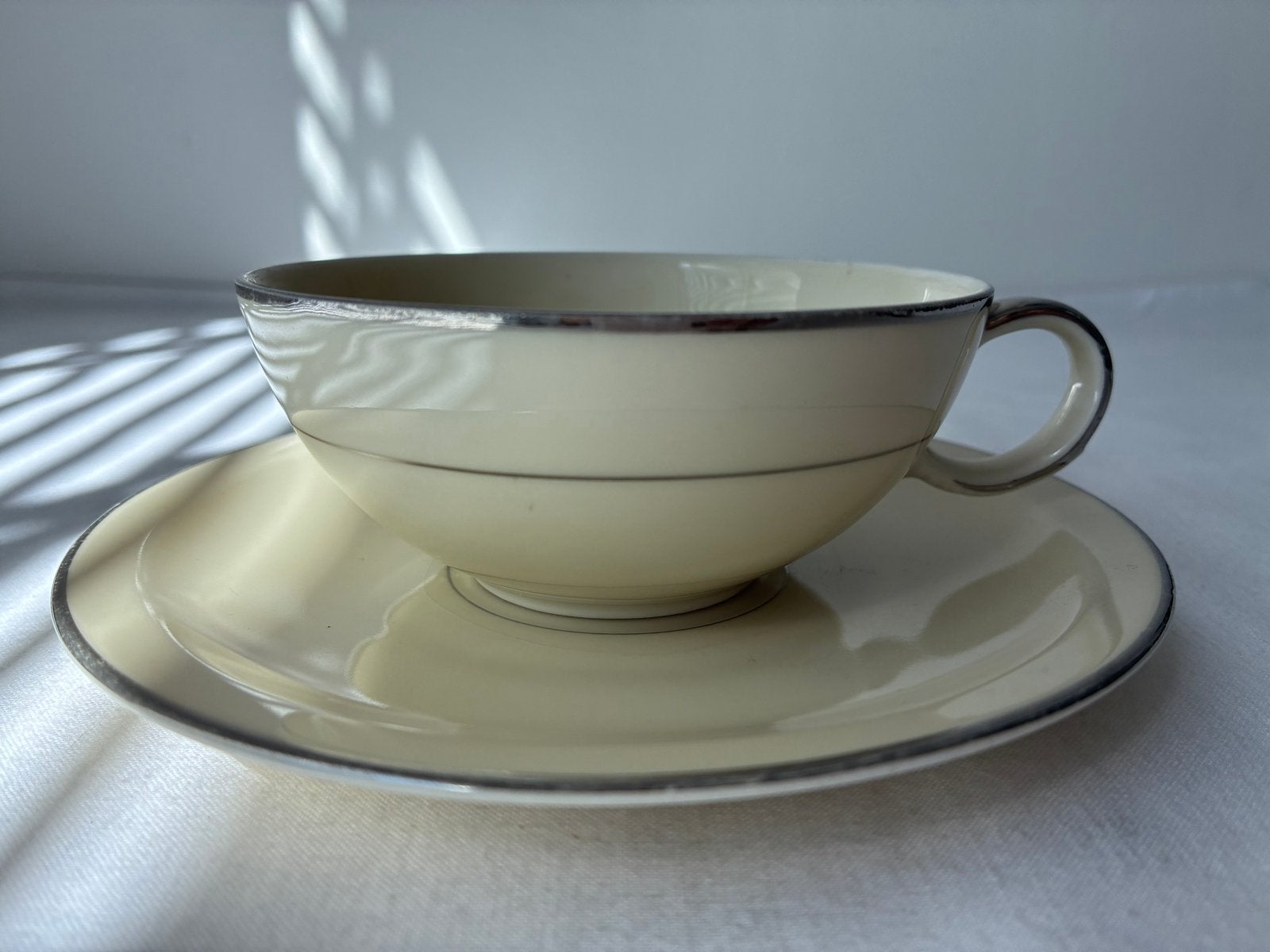 Vintage Crème Kop en Schotel met Zilveren Rand, Ophalen of Verzenden
