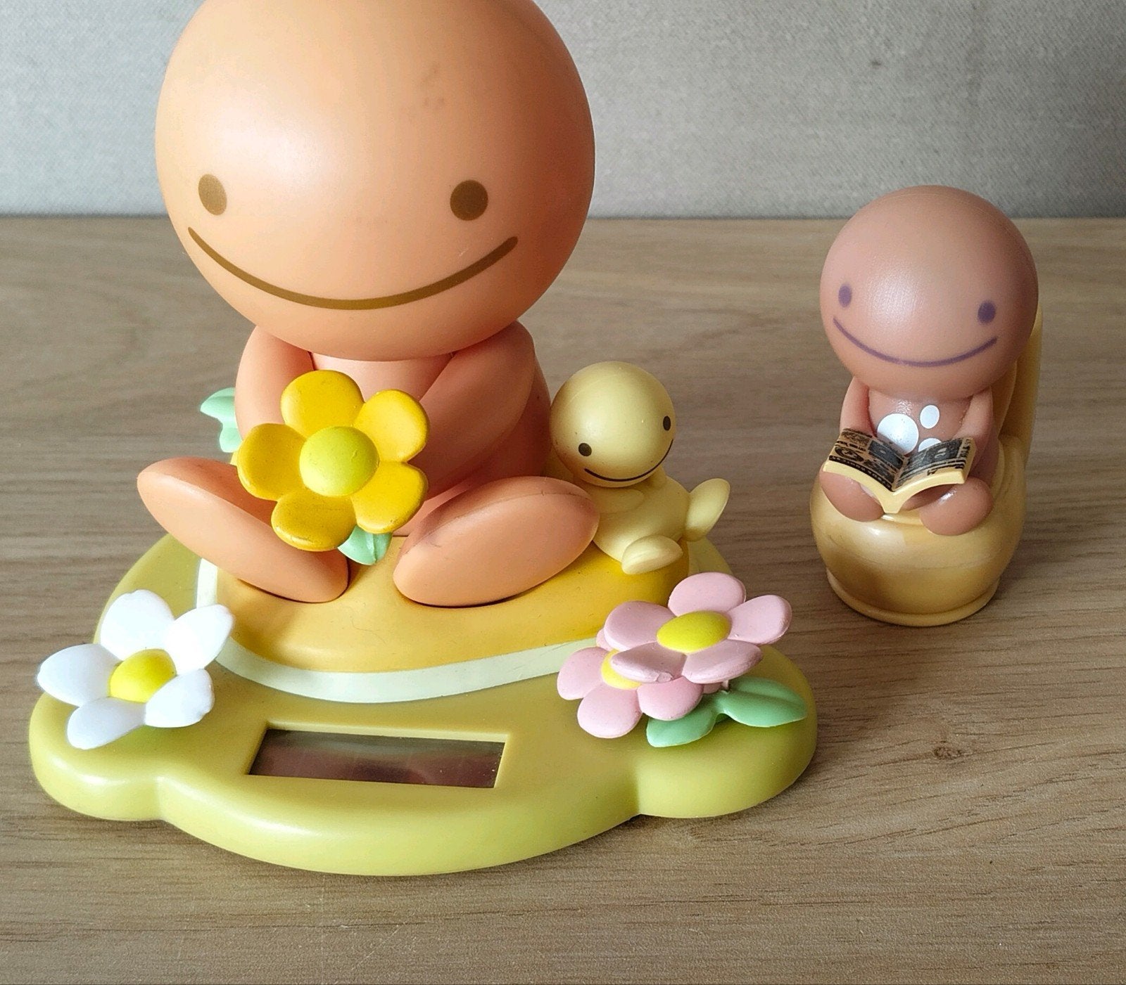 Vintage Tomy Solar Wacky Wobblers op bloemen en wc/toilet, Verzenden, Zo goed als nieuw