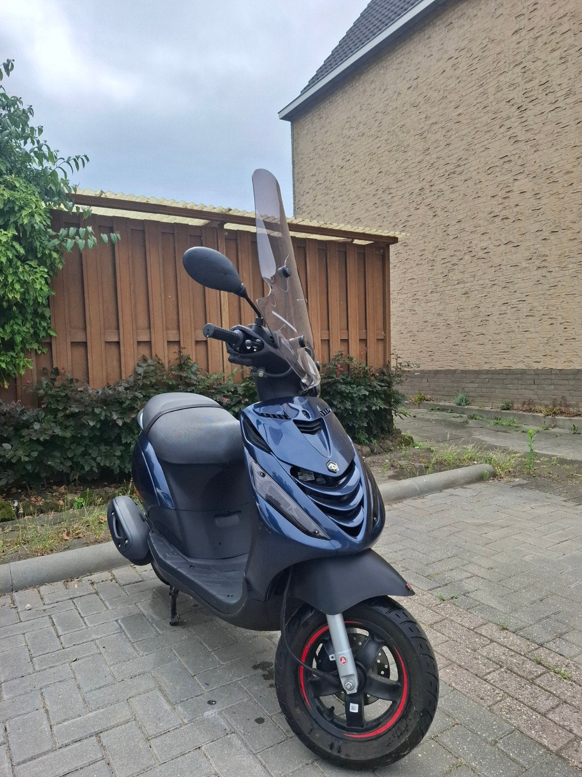 Te koop: Piaggio Zip Midnight Blue, Fietsen en Brommers, Scooters | Piaggio, Ophalen, Zo goed als nieuw, Benzine, Zip