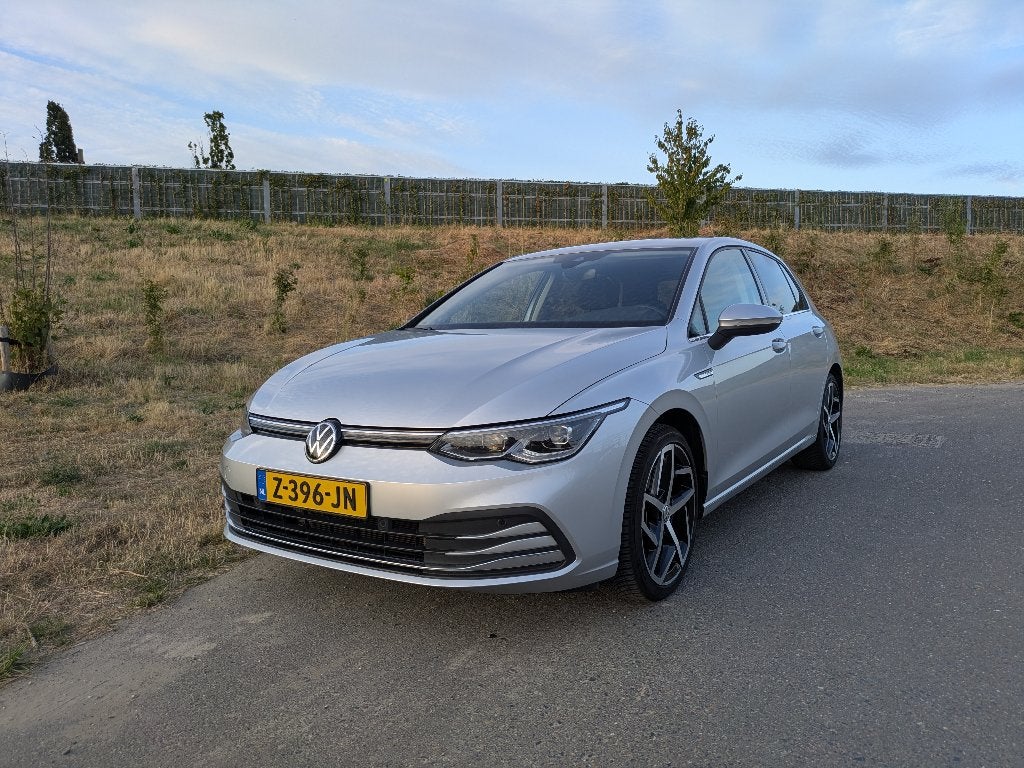 VW Golf 8 1.5 eTSI 150pk DSG Style IQ.Light | Travel Assist, 1498 cc, 4 cilinders, Alcantara, Grijs