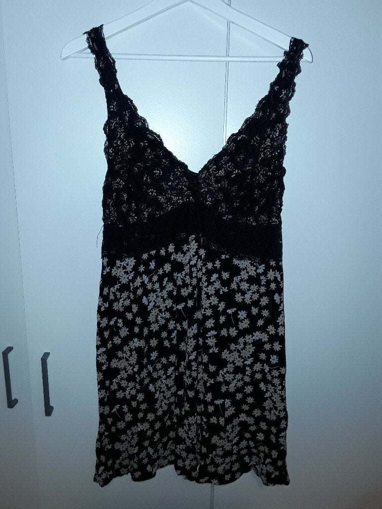 Hunkemoller Zwarte Slipdress Met Bloemetjes Print Maat XXL, Kleding | Dames, Hunkemöller, Ophalen of Verzenden, Gedragen, Maat 46/48 (XL) of groter