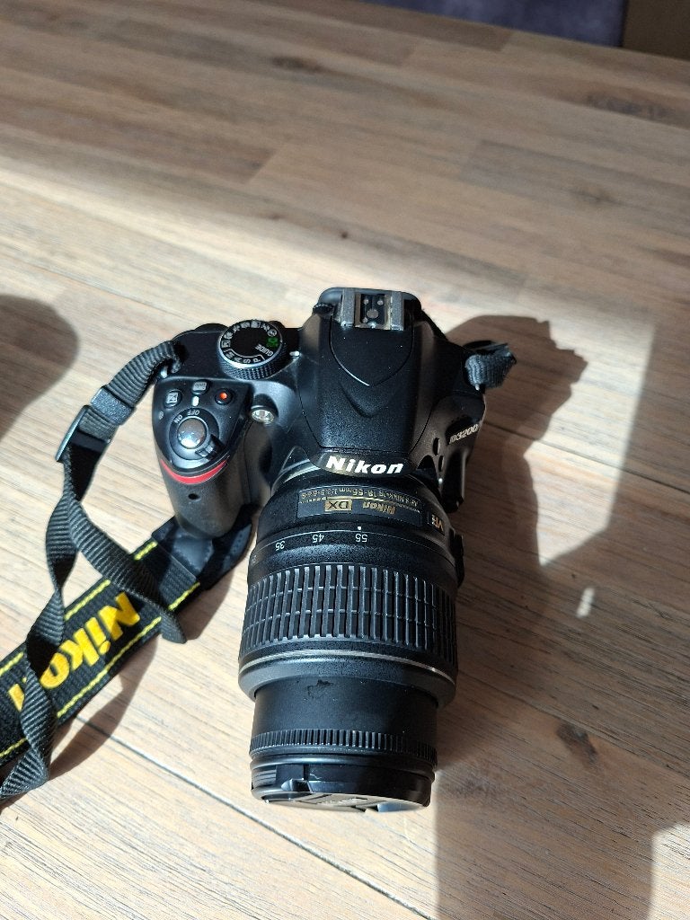 Nikon camera D 3200.Nikon batterij charger MH-24.Snoeren,tas, Audio, Tv en Foto, Fotocamera's Digitaal, Ophalen of Verzenden, Zo goed als nieuw