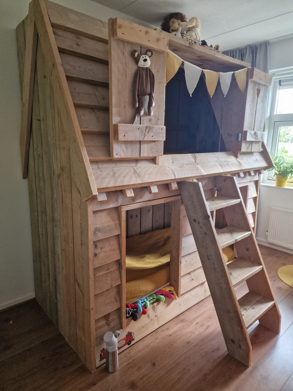 Uniek handgemaakt boomhutbed voor kinderen van Saartje Prum, Ophalen, 85 tot 100 cm, Zo goed als nieuw, Hoogslaper of Stapelbed