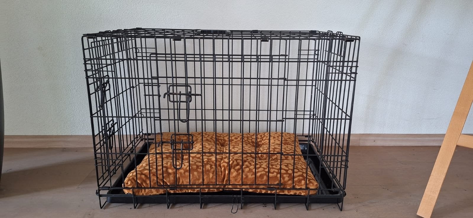 Honden bench met kussen, Ophalen, Gebruikt