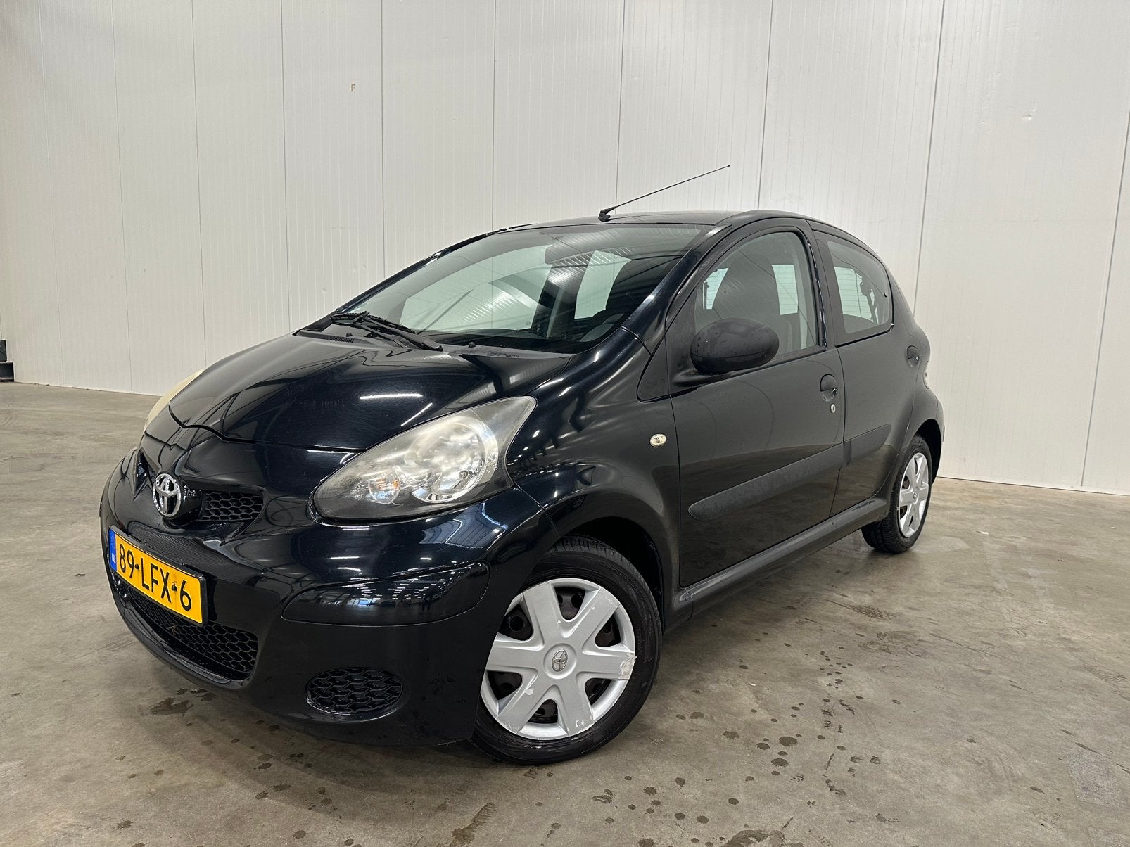 Toyota Aygo 1.0 12V Vvt-i 5-deurs 2e Eigenaar!, Voorwielaandrijving, Dealer onderhouden, Stof, 4 stoelen