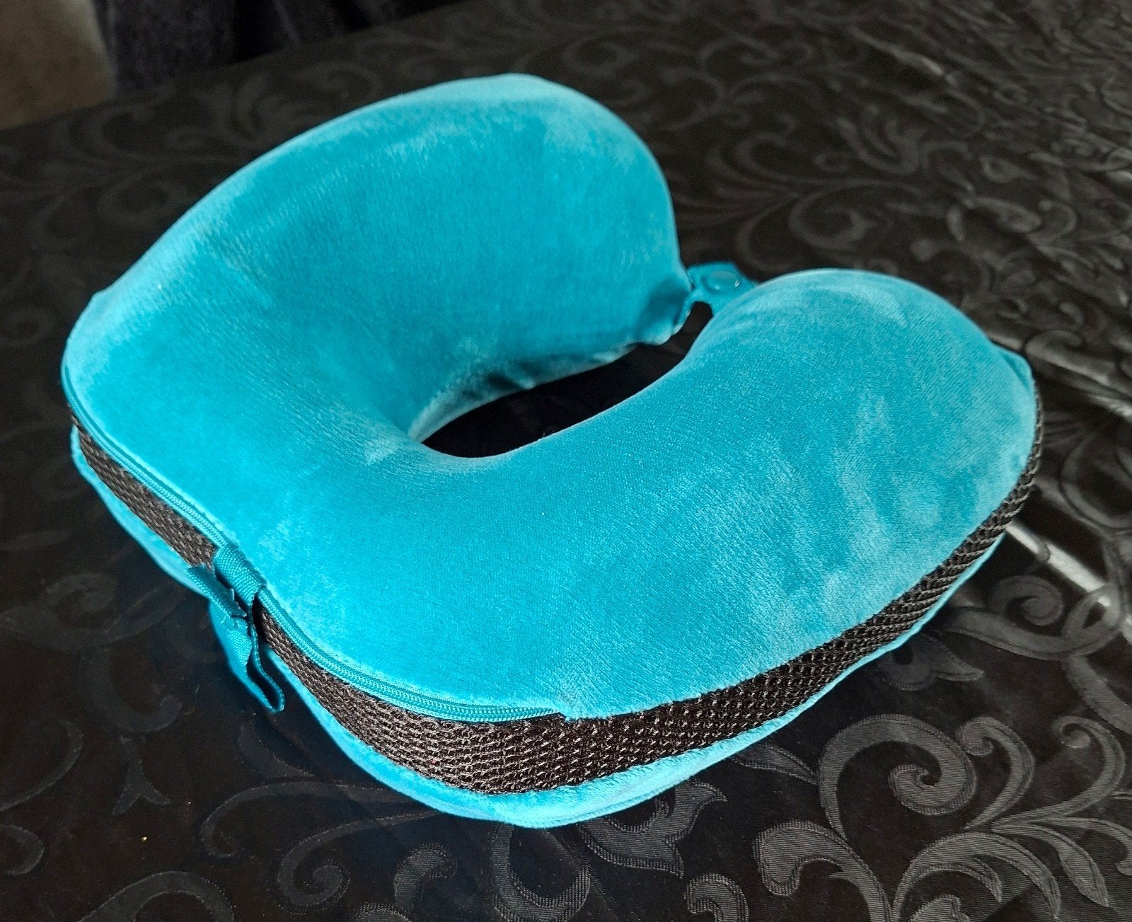 Comfortabel turquoise en roze nekkussen - Ideaal voor reizen, Gebruikt, Blauw, Ophalen of Verzenden, Overige vormen