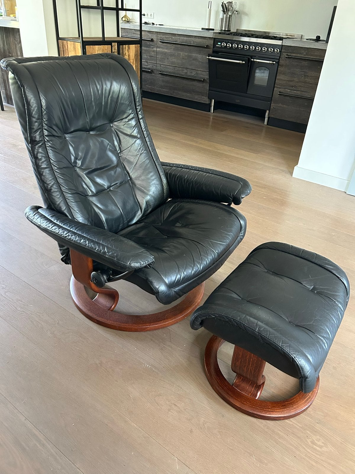 Stressless fauteuil met voetenbank - Zwart leer, Ophalen, Gebruikt, Leer, 75 tot 100 cm