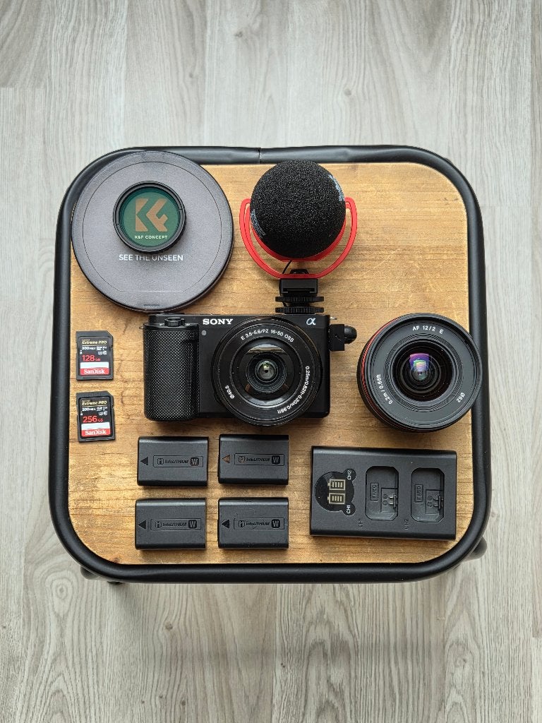 Sony ZV-E10 + lensen (en accessories), Zo goed als nieuw, 24 megapixels, Sony, Vlogcamera
