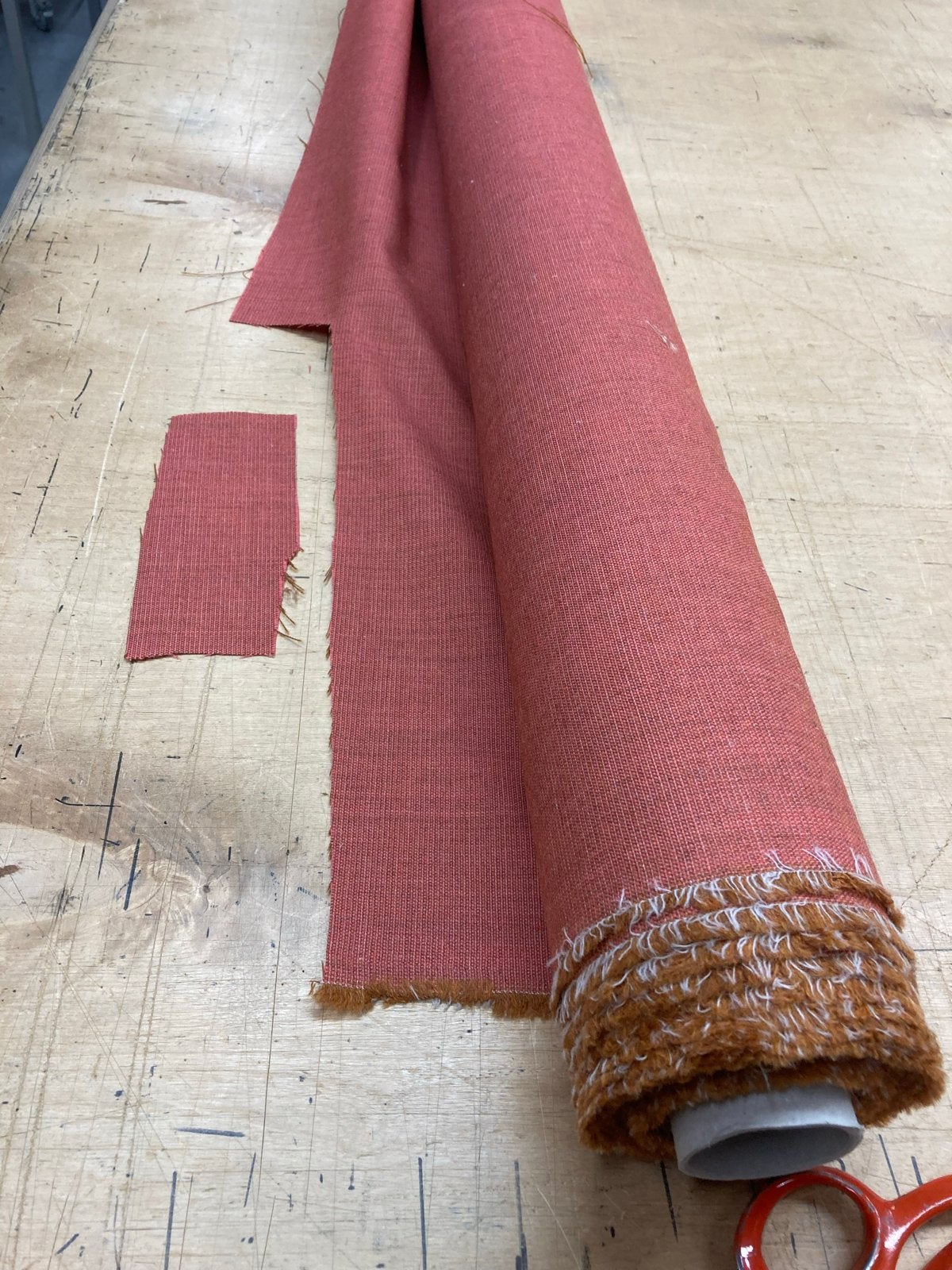 Kvadrat Canvas 2 Meubelstof - Kleur 566, Hobby en Vrije tijd, Overige materialen, 120 cm of meer, Ophalen of Verzenden, Rood
