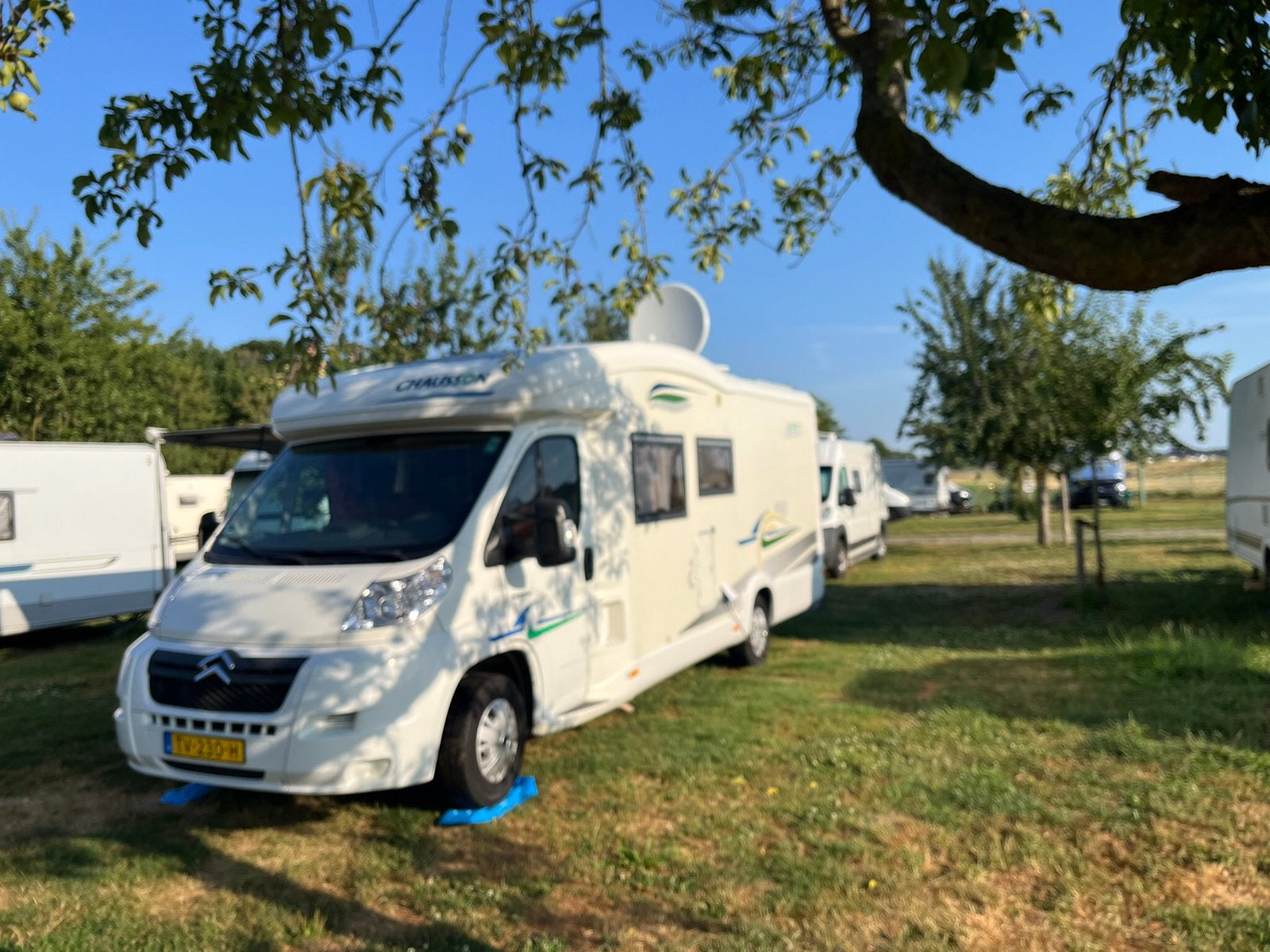 Camper Chausson Allegro 97 Queensbed, topindeling, Gaslek-detector, Ringverwarming, Luifel, 6 tot 7 meter