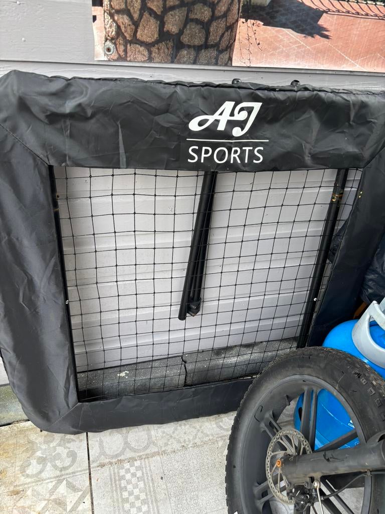 Voetbal trampoline, Ophalen, Zo goed als nieuw