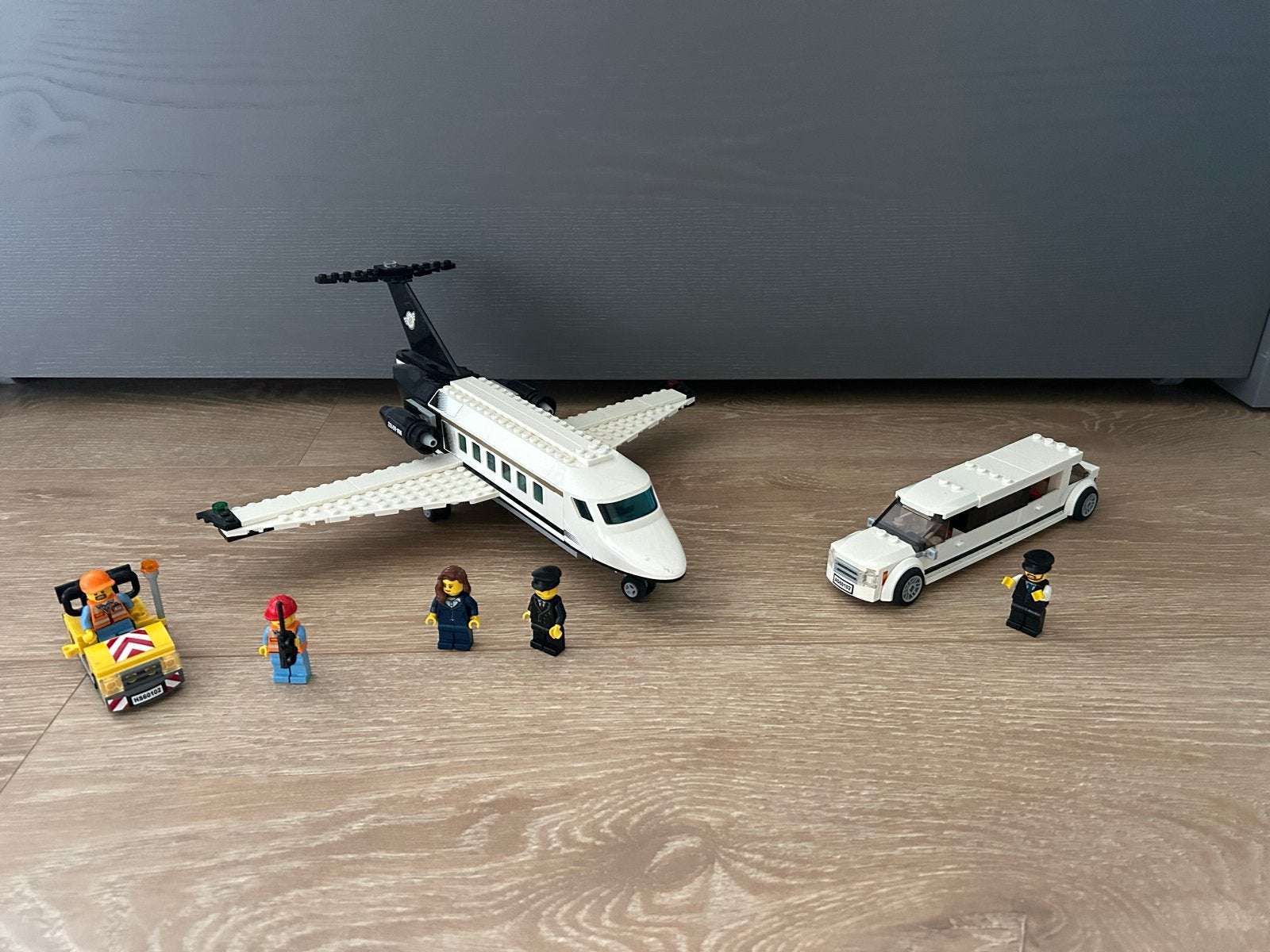 LEGO City 60102 VIP Vliegtuig met Limo, Ophalen, Zo goed als nieuw, Overige merken