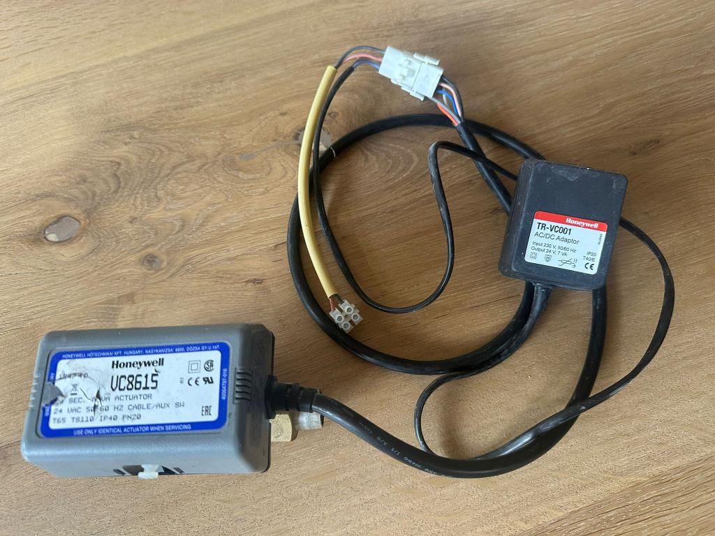 Honeywell VC8615 2-weg zoneregelset, Doe-het-zelf en Verbouw, Gebruikt, Minder dan 30 cm, Overige typen, Minder dan 60 cm