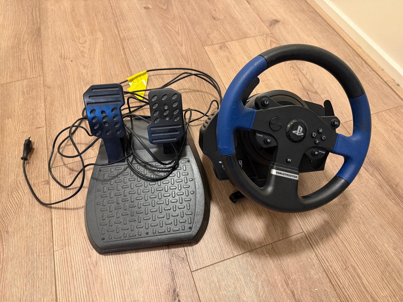 Playseat Challenge en Thrustmaster T150 racestuur en pedalen, Racestuur, Gebruikt, PlayStation, Thrustmaster