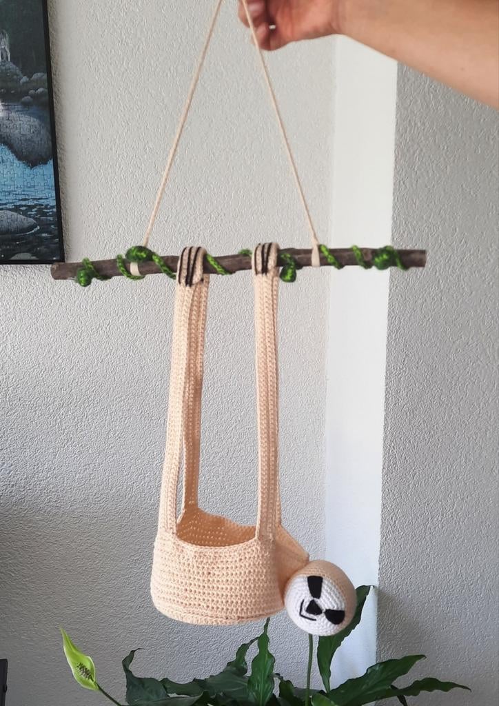 Gehaakte plantenhanger luiaard, Hobby en Vrije tijd, Breien en Haken, Nieuw, Haken, Overige typen, Ophalen of Verzenden