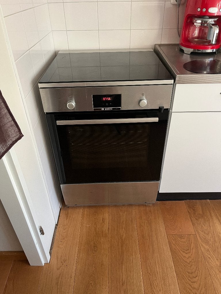 Bosch fornuis, inductie en oven HLN39A050U, Ophalen, 4 kookzones, Zo goed als nieuw, Energieklasse A of zuiniger