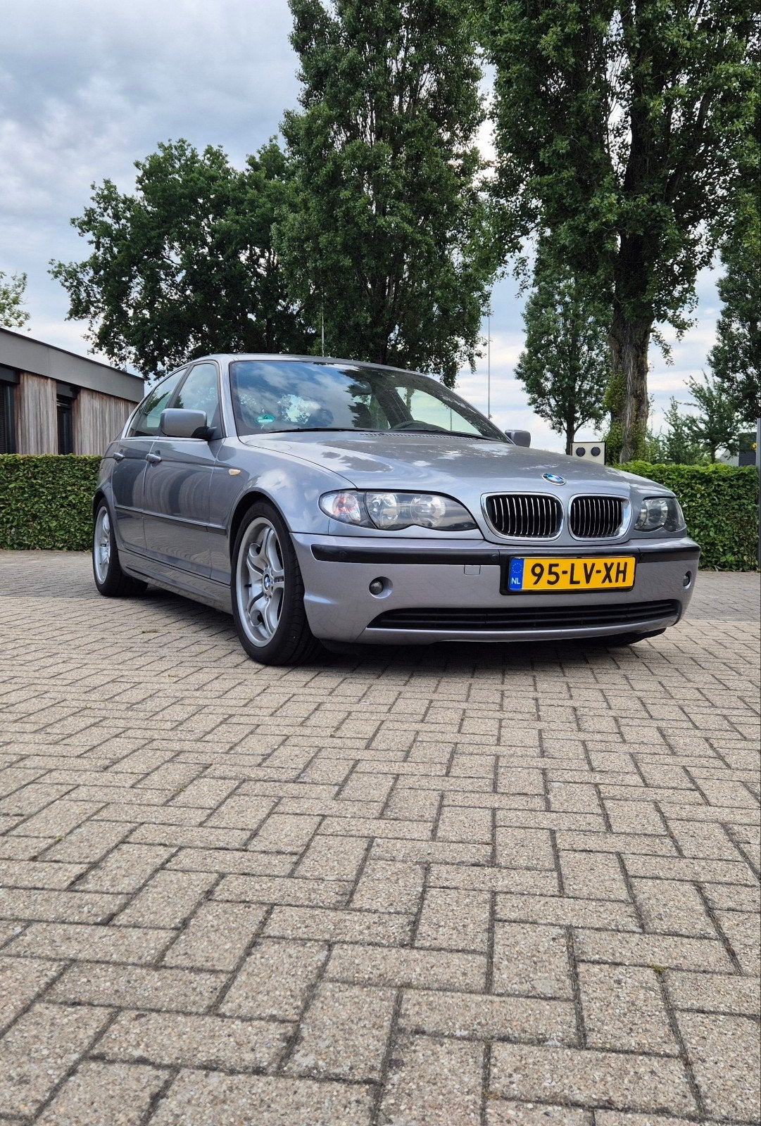 BMW 3-Serie 2.2 I 320 AUT 2003 Grijs pas 2e eigenaar!!!, Auto's, BMW, Achterwielaandrijving, 75 €/maand, Particulier, 1600 kg