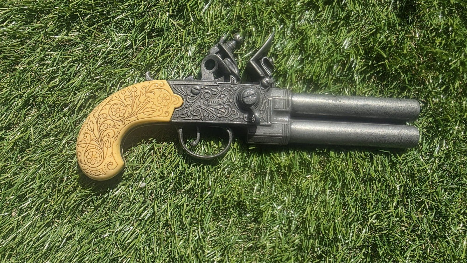 Decoratieve replica van antiek dubbelloops pistool, Verzamelen, Militaria | Algemeen, Overige soorten, Ophalen of Verzenden