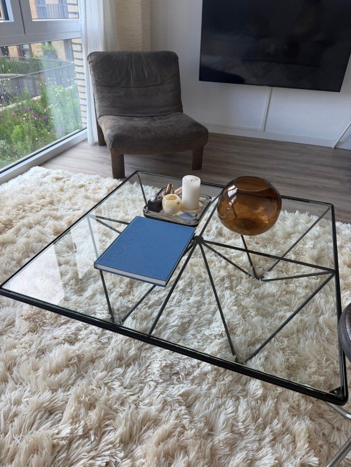 Glazen salontafel met zwart metalen onderstel, Huis en Inrichting, Ophalen, 50 tot 100 cm, Vierkant, 50 tot 100 cm