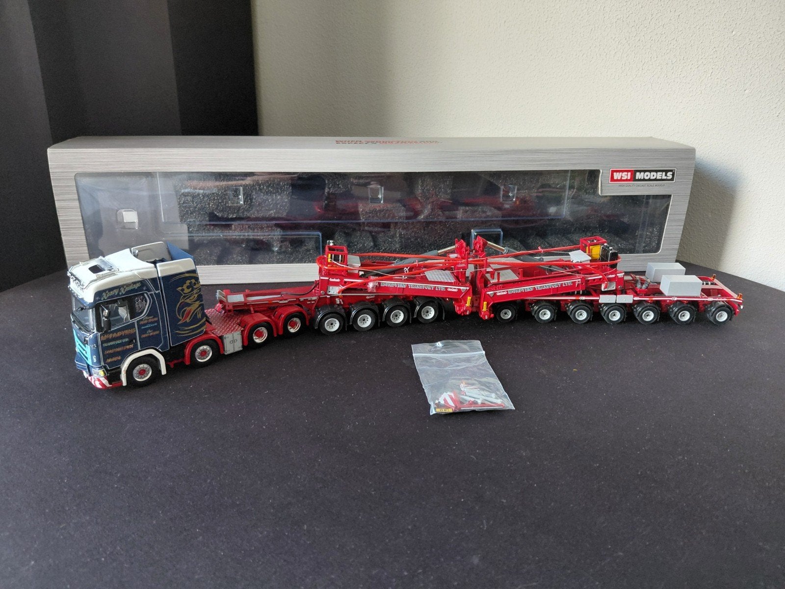Wsi scania Mcfadyens windmill trailer, Hobby en Vrije tijd, Modelauto's | 1:50, Ophalen of Verzenden, Zo goed als nieuw, Bus of Vrachtwagen