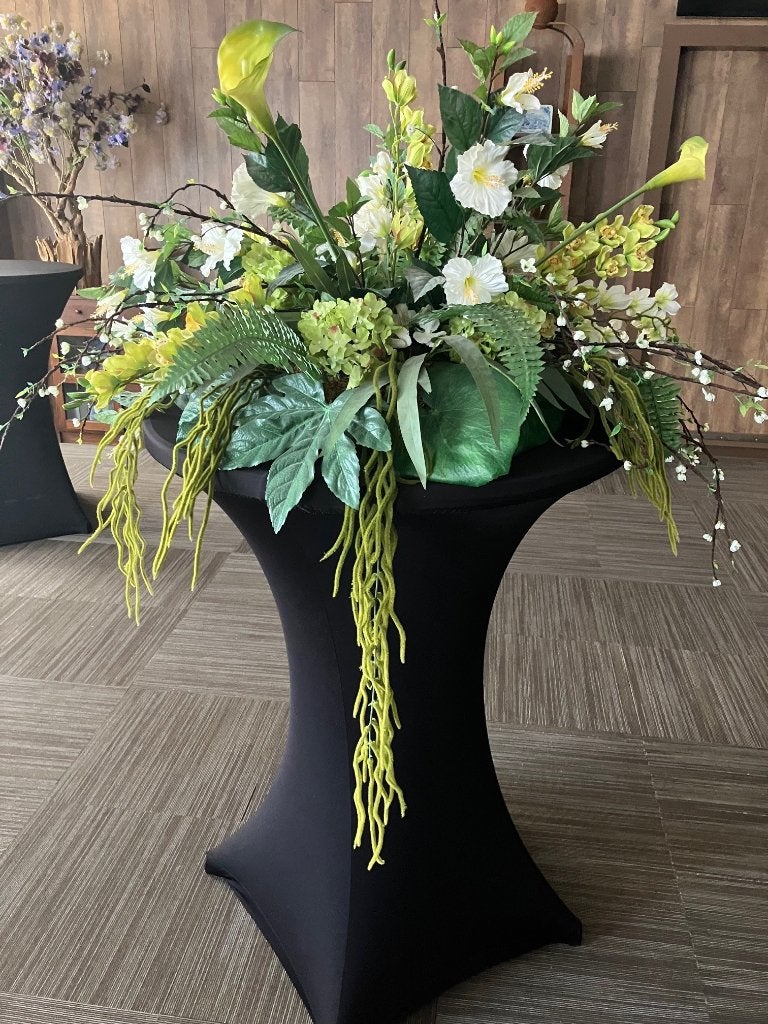 kunstbloemen opgemaakt door bloemist, Ophalen, Binnen, Zo goed als nieuw, Handgemaakt