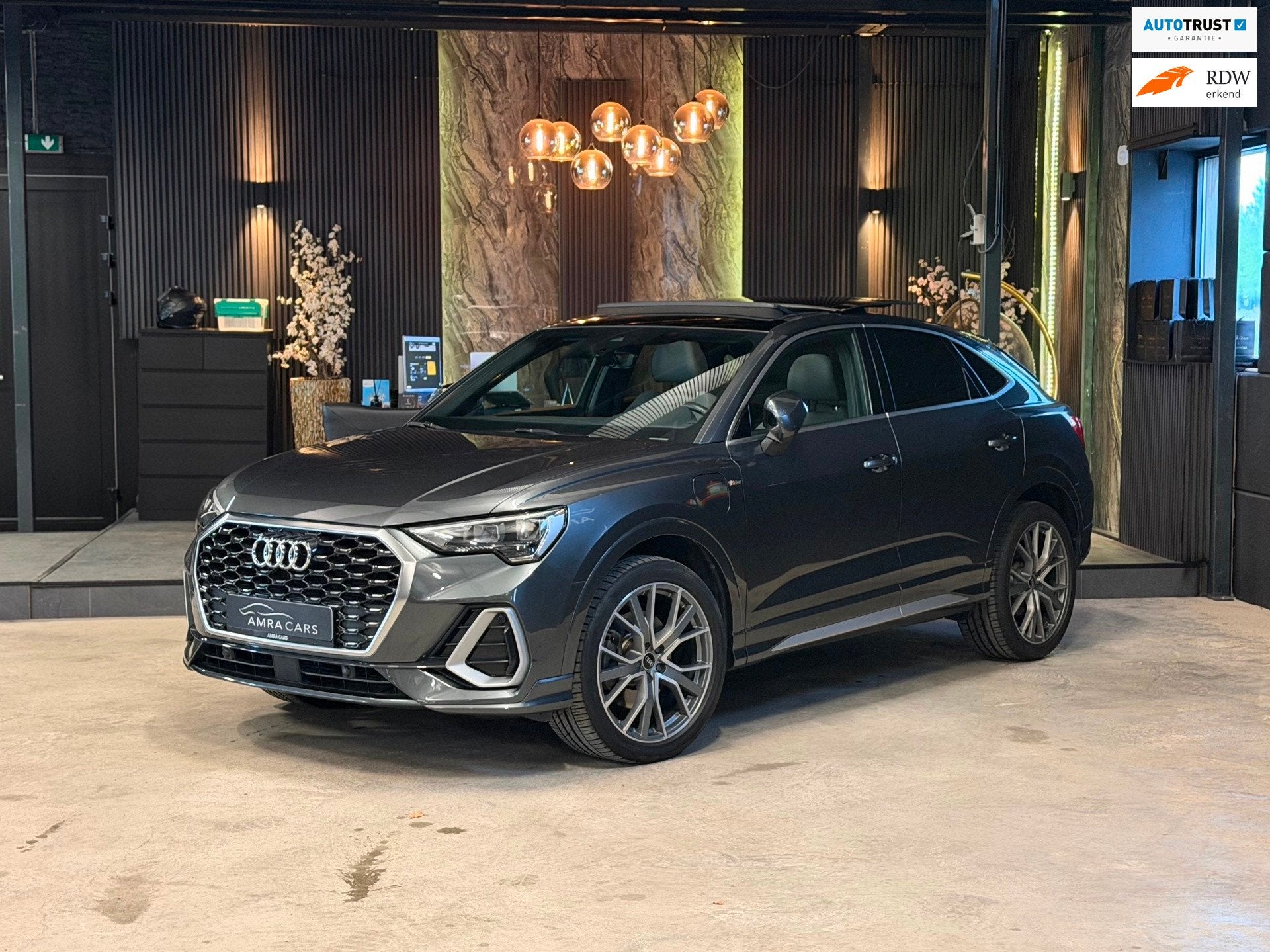 Audi Q3 Sportback 45 TFSI e 3X S-LINE|PANO|BOMVOL!, Gebruikt, 150 pk, Leder en Stof, Plug-in hybride