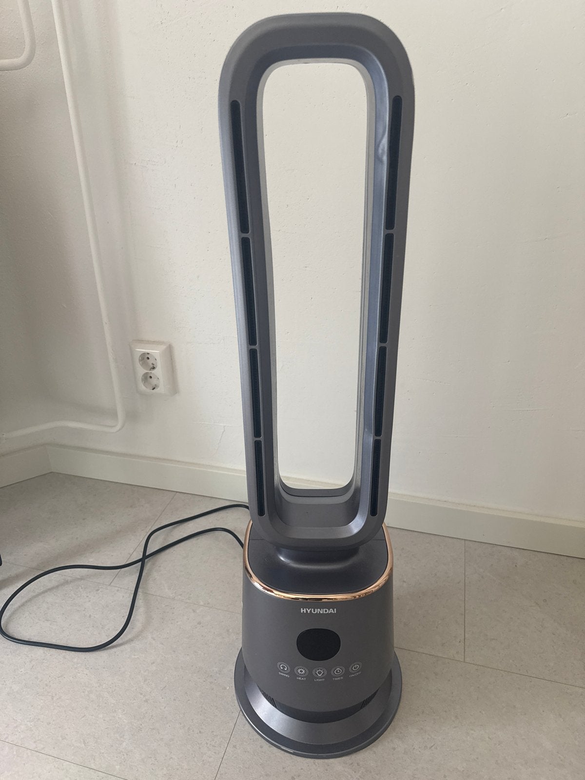 Hyundai Ventilator/Verwarming - Stijlvol en Efficiënt, Witgoed en Apparatuur, Ophalen, Zo goed als nieuw, Torenventilator