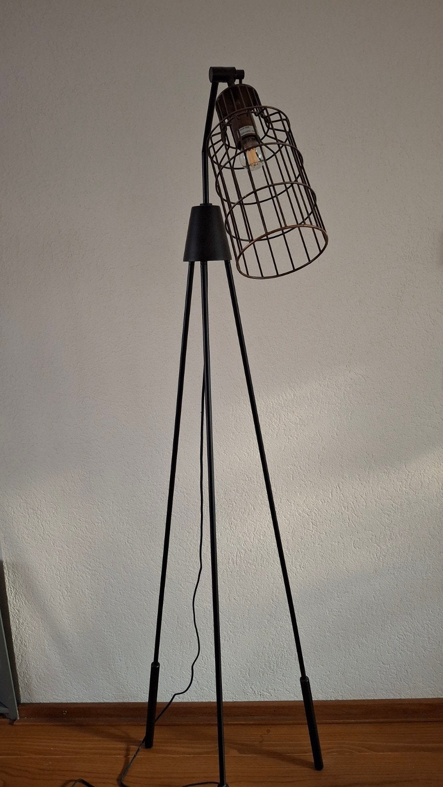 Vloerlamp driepoot industrieel, Huis en Inrichting, Lampen | Vloerlampen, Ophalen, E27 (groot), Zo goed als nieuw, Metaal