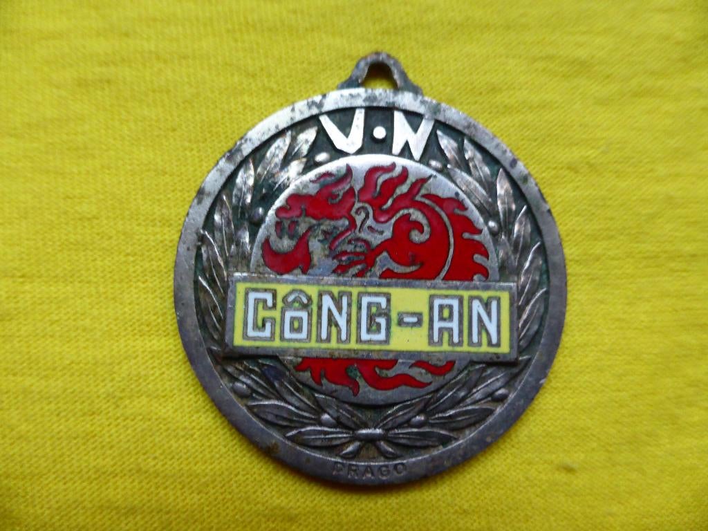 Dienstpenning Franse Politie in Vietnam (zeer zeldzaam), Verzamelen, Militaria | Algemeen, Verzenden, Marechaussee, Overige gebieden