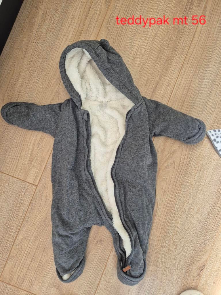 Diverse babyspullen: teddypak, wikkeldeken, badjas, uvpakje, Ophalen, Gebruikt