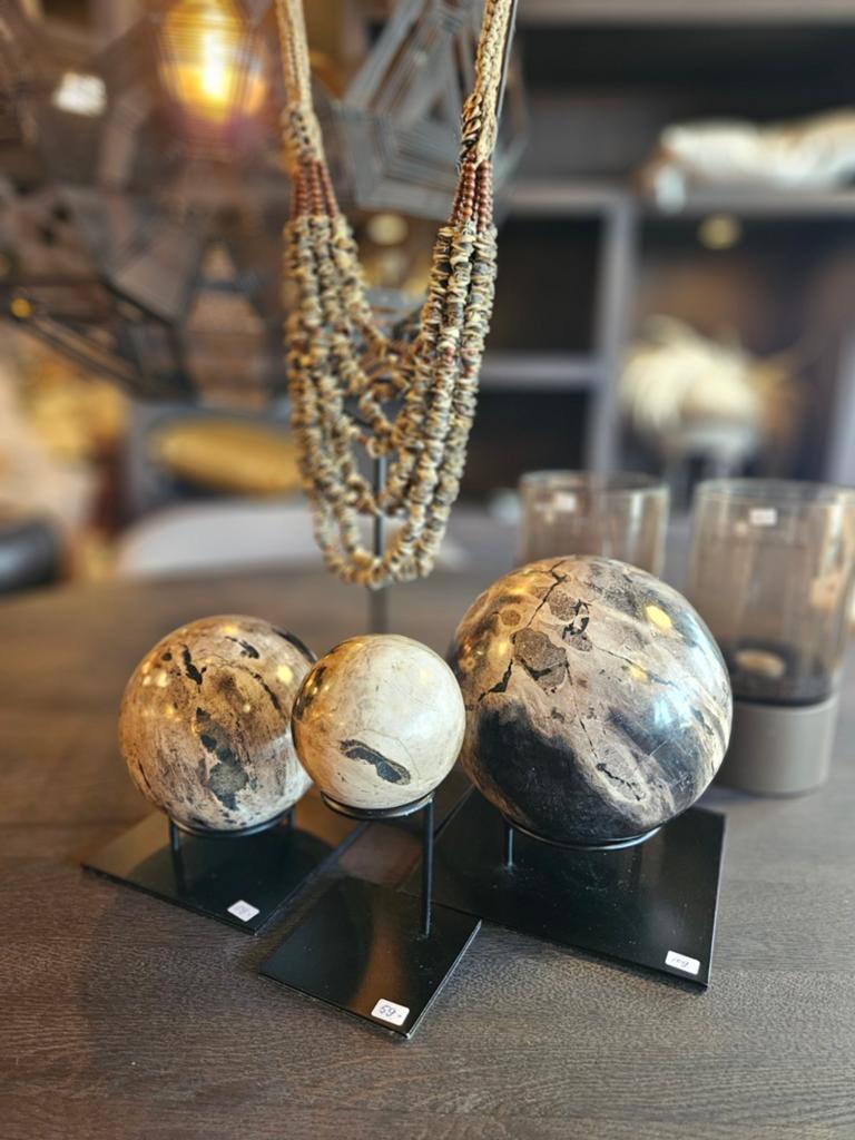 Decoratieve bol versteend hout op voet petrified wood, Ophalen of Verzenden