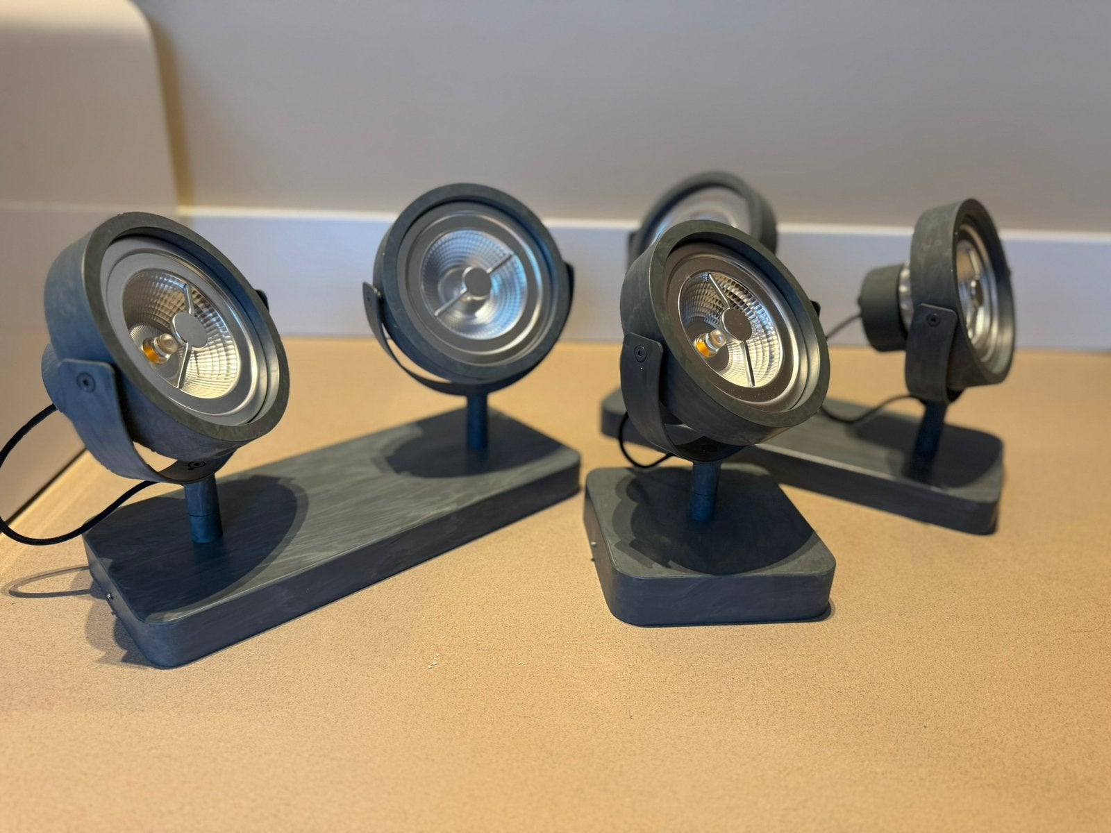 ZUIVER DICE-1 & 2 metalen LED spots enkel & dubbel - grijs, Huis en Inrichting, Lampen | Spots, Ophalen of Verzenden, Zo goed als nieuw