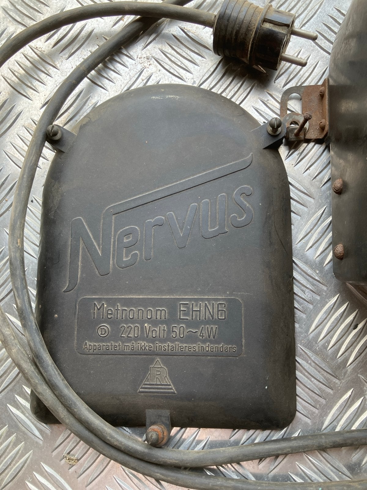 Vintage Nervus Metronoom EHN6 - 220V 50~4W, Antiek en Kunst, Ophalen