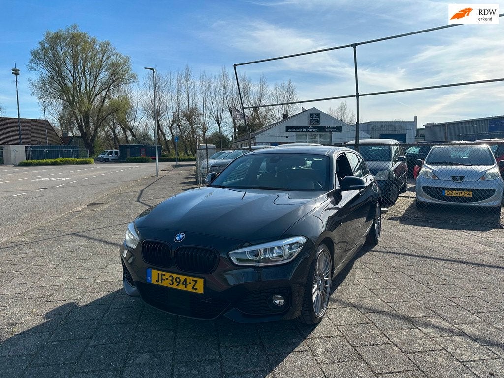 BMW 1-serie 120d xDrive M Sport!, Auto's, LED verlichting, Euro 6, Alcantara, Zwart
