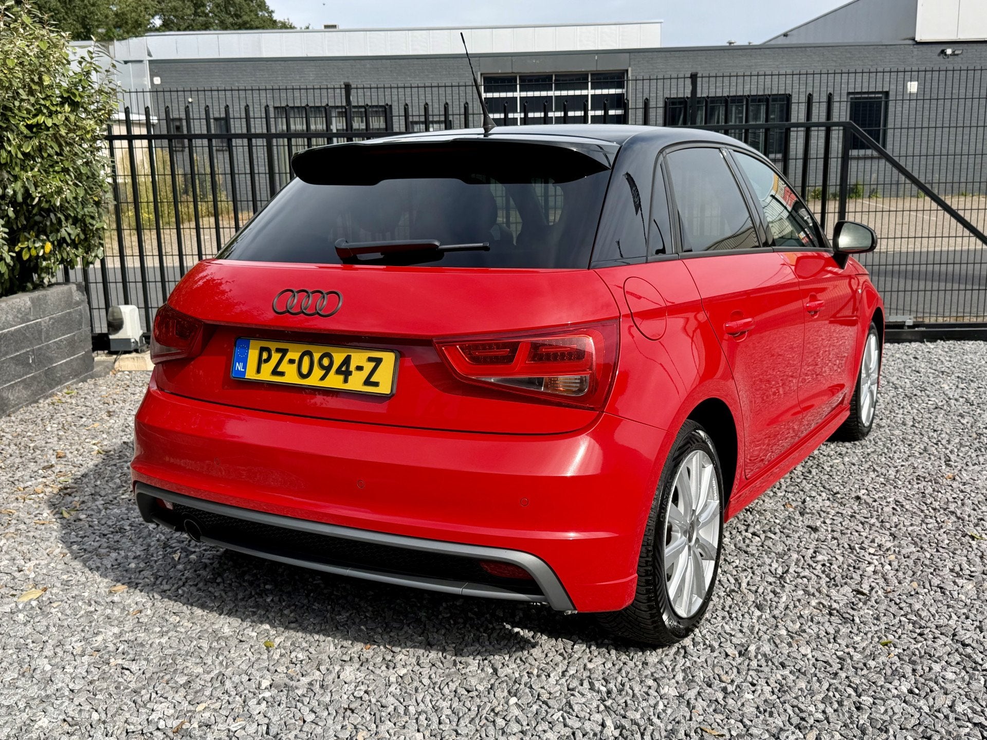 Audi A1 Sportback 1.6 TDI S-Line Xenon|Navi|Media|PDC Rood!, Voorwielaandrijving, Euro 5, Stof, 4 cilinders