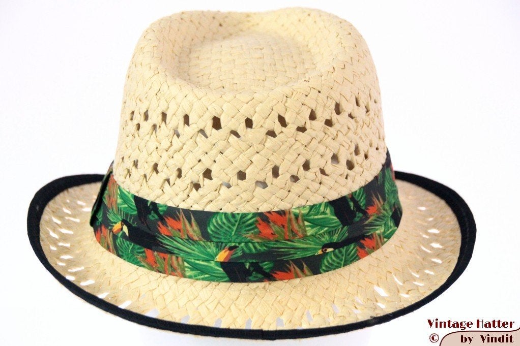 Zomer trilby met toekan band en zwarte rand 57, 58, 59 nieuw, Ophalen of Verzenden, Nieuw, 58 of 59 cm (L, 7¼ of ⅜ inch), Hoed